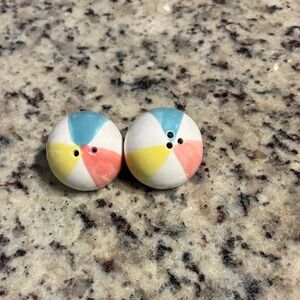 Beach ball salt and pepper shakers